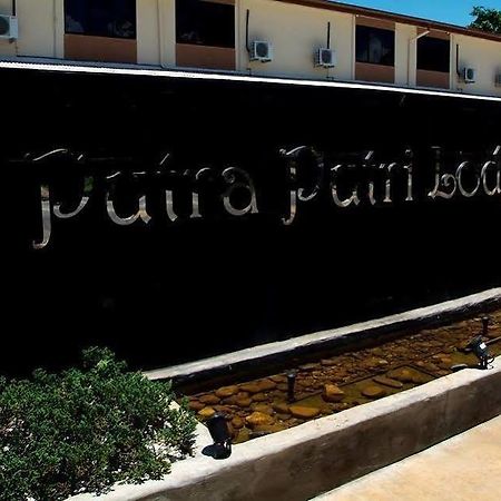 Putra Putri alojamiento Hotel Kangar Exterior foto