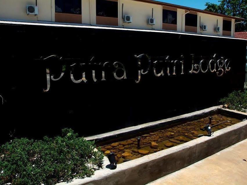 Putra Putri alojamiento Hotel Kangar Exterior foto